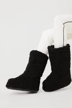 Moon Boot Black Icon Faux Astrakan Boots -Outfit And Shoe Sales Store NQux0Q3U25M63dJPD3LSaDNv8FCyxpEg 1