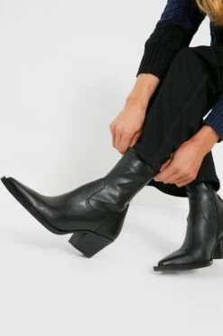 Dolce Vita Black Rutger Booties -Outfit And Shoe Sales Store SDSkmqo6wbTRE8kyfOZ18ogJRkx9sITt 1