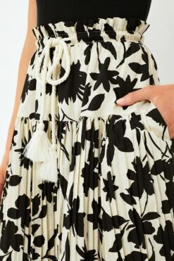 Exclusive Ivory Floral Midi Skirt -Outfit And Shoe Sales Store W1VVgphnOAYwN0Q4xVr2GMBhYZk8HDie 1