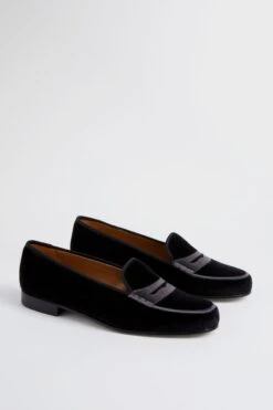 Black Velvet Keeper Slippers -Outfit And Shoe Sales Store ZEEFRvGzQdXkCMYjvqbRsnn9RsHZO2uW 1