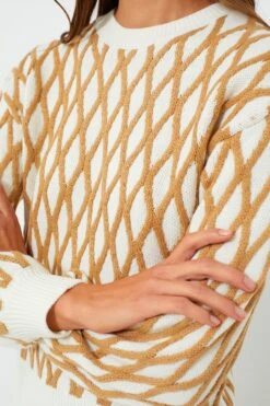 Tan & Cream Toni Trellis Crewneck -Outfit And Shoe Sales Store e1P3KEL3kMmBscFMClV3fUaoJeh61ly4 1
