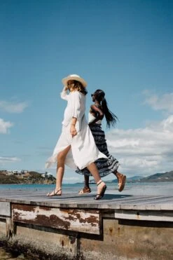 White Carolina Caftan -Outfit And Shoe Sales Store xiIYq2AAEU0yM1DsAv5zfrUz891q4GZH 1